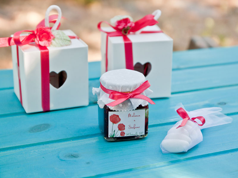 bomboniera gastronomica matrimonio scatolina cuore e segnaposto confettura artigianale - etichetta personalizzata -Il Poggio del Picchio